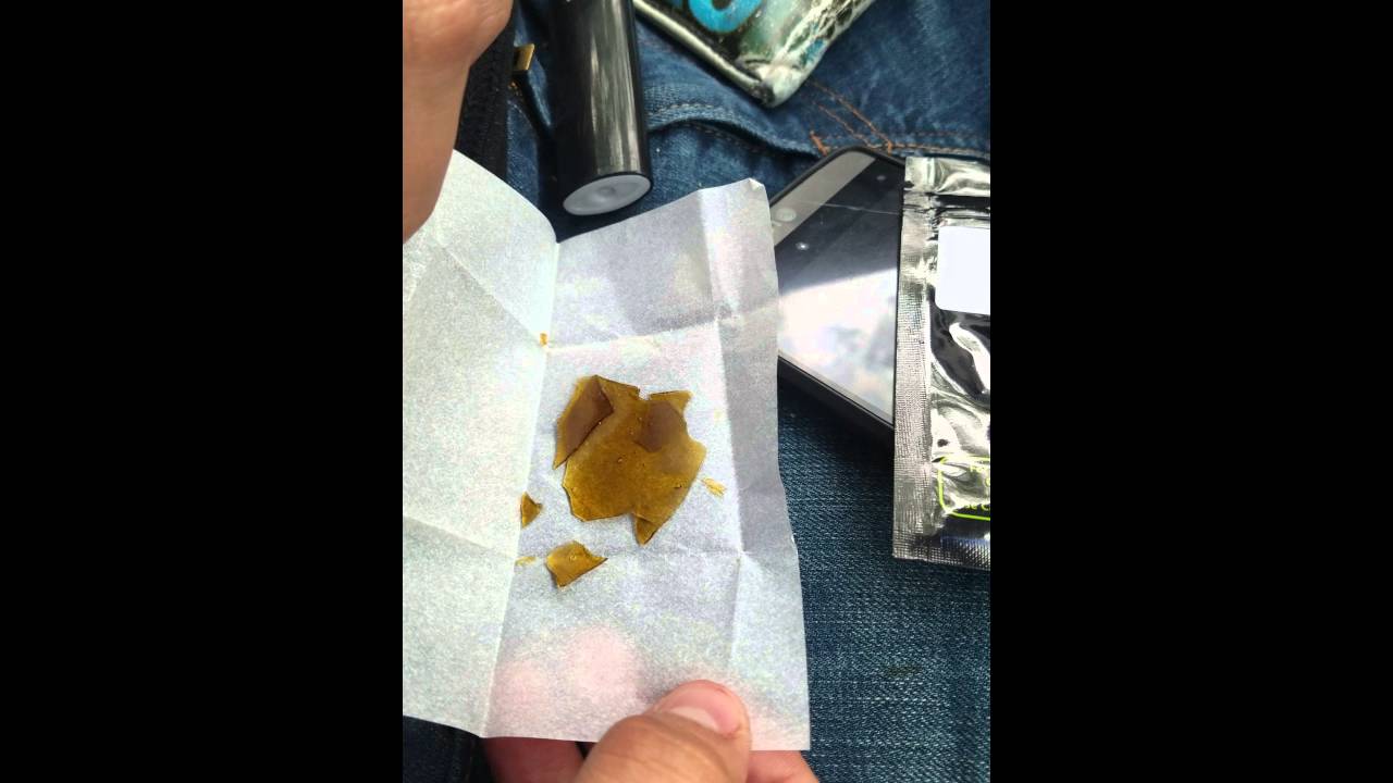 TAKING BIG DABS. Wake n Bake