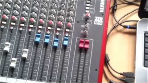 Old School Electro Jam - Waldorf Blofeld, Meeblip, Alpha Juno, DX100, MFB 522