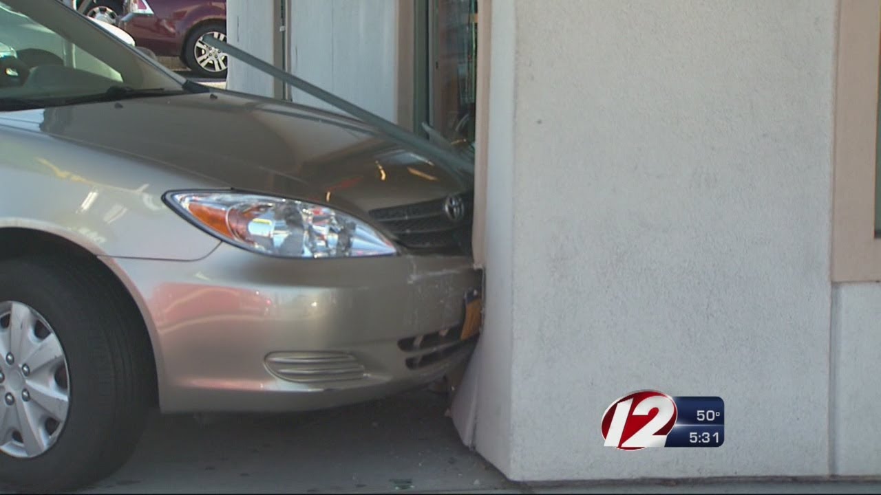 2 injured after car crashes into Subway - YouTube