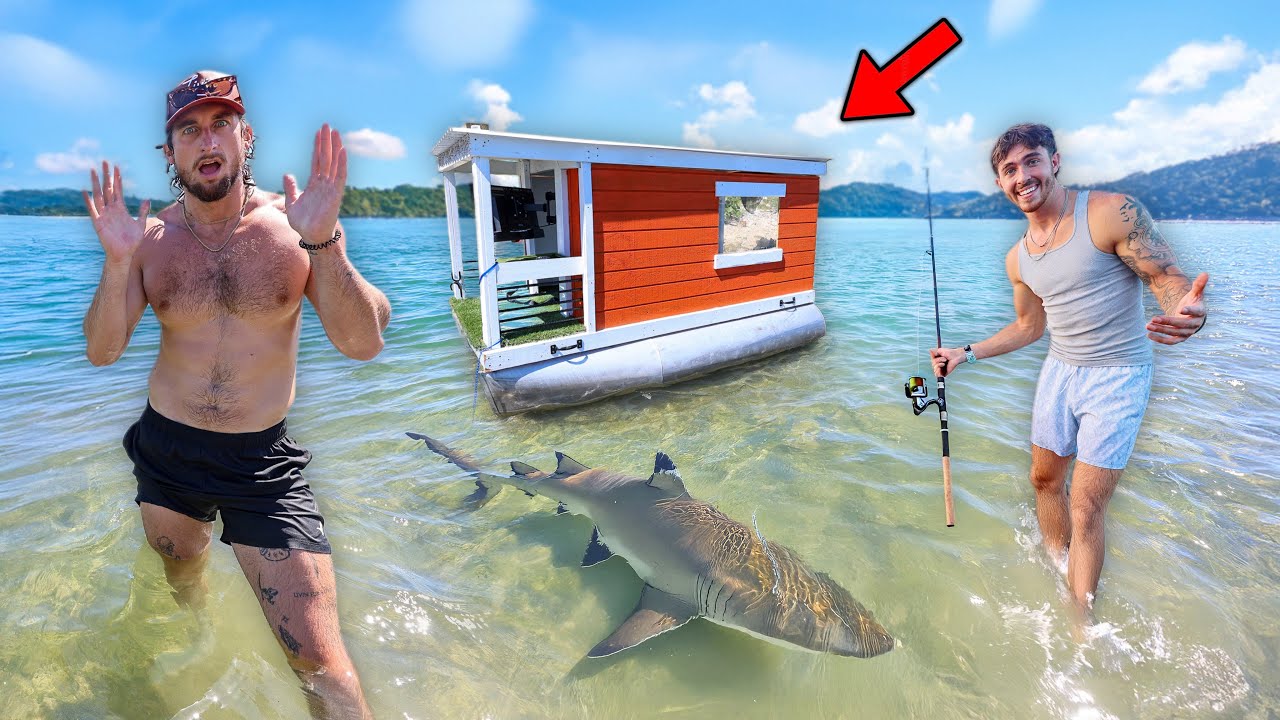 Как выжить в водах, кишащих акулами, на мини-плавучем доме!