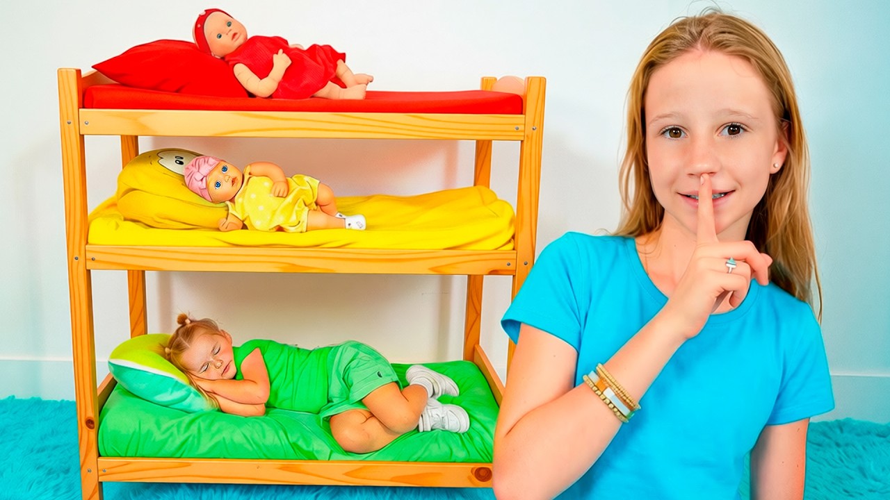 Nastya merawat adik dan bayi mainannya