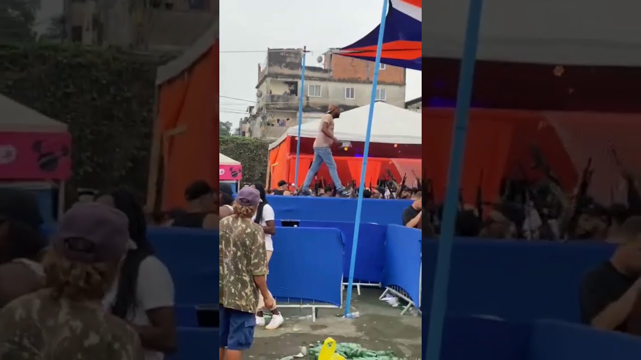 Mc colibri no baile da Disney T.C.P, vila do João , complexo da maré. Traficantes fortemente armados