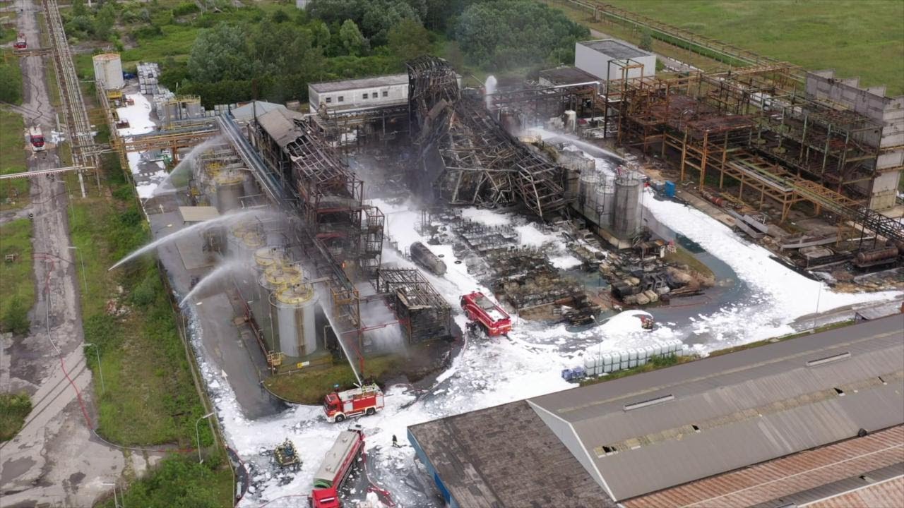 Venezia, incendio Marghera: i resti dello stabilimento distrutto dalle fiamme