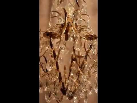 Video: Kronleuchter Mit Kerzen (28 Fotos): Weiße Und Schwarze Deckenpendelmodelle Im Innenraum, Kristall Im 