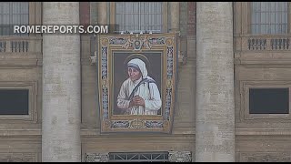 the image of mother teresa of calcutta overlooks st peter s square