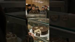 Торт Птичье молоко за ним стояли с шести утра и передавали номерки Реальная история кино