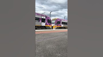 VL2214 VL1132 departing from Platform 3 at Sunshine #vline #train