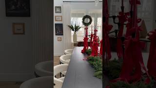 Long dining table centerpiece idea for Christmas! #christmas #christmasdecor