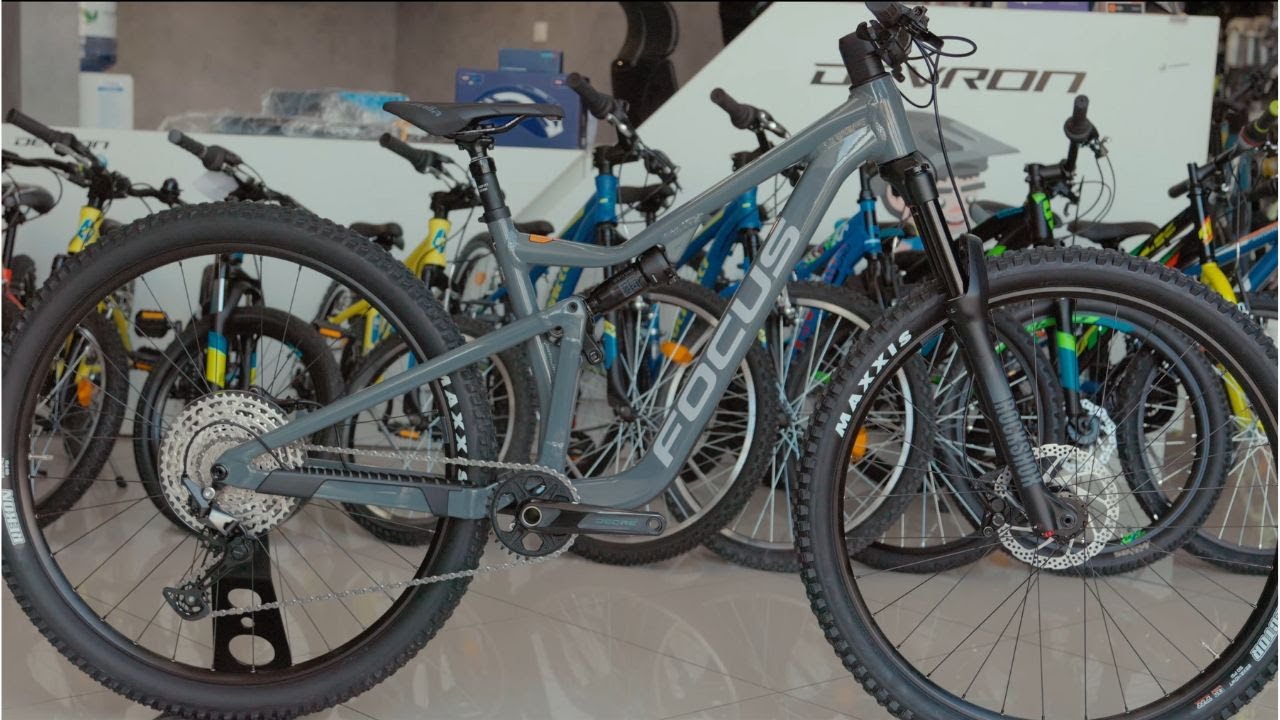 Descoperă Noul Focus Thron 6.8: Bicicleta Full Suspension pentru Aventuri Fără Limită!