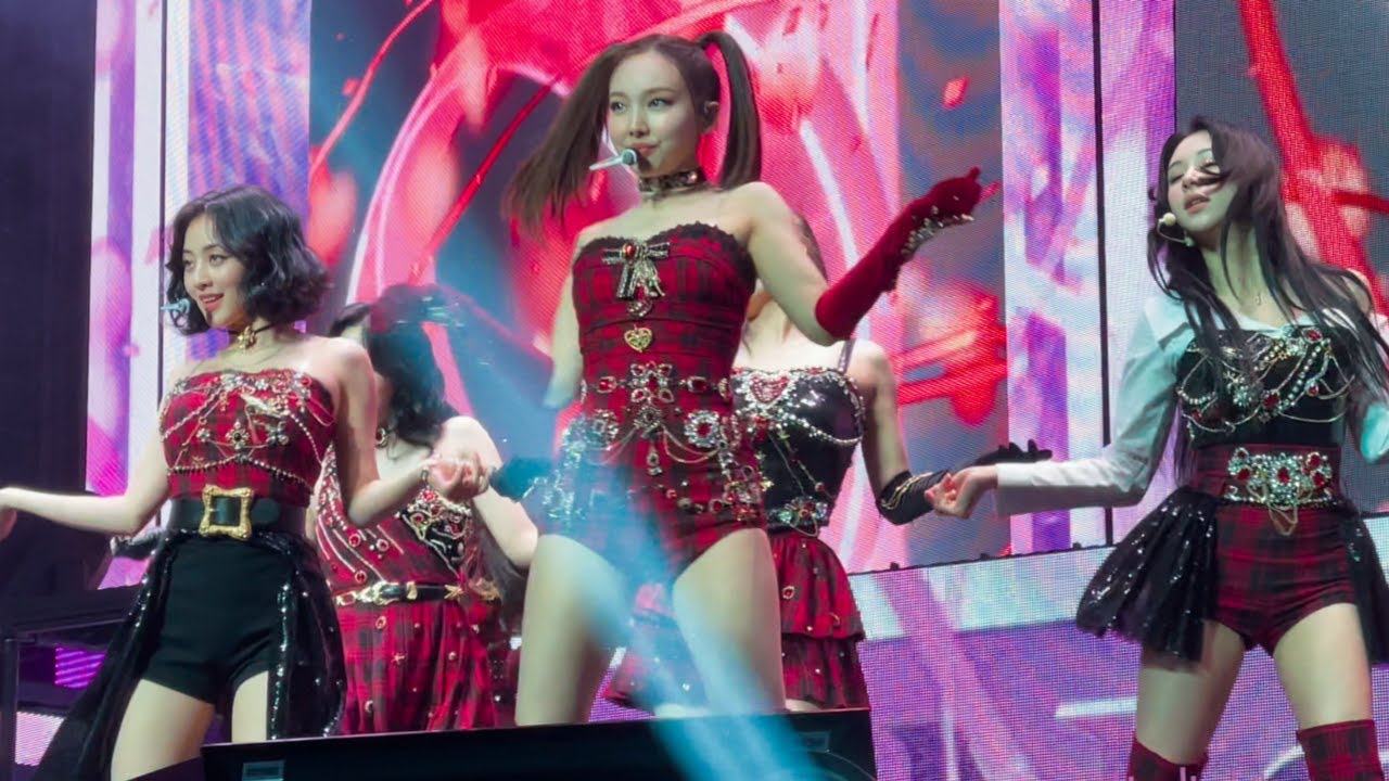 220218 ’The Feels’ Twice - Twice 4th World Tour ‘III’ - Oakland Arena - 4K60P HDR