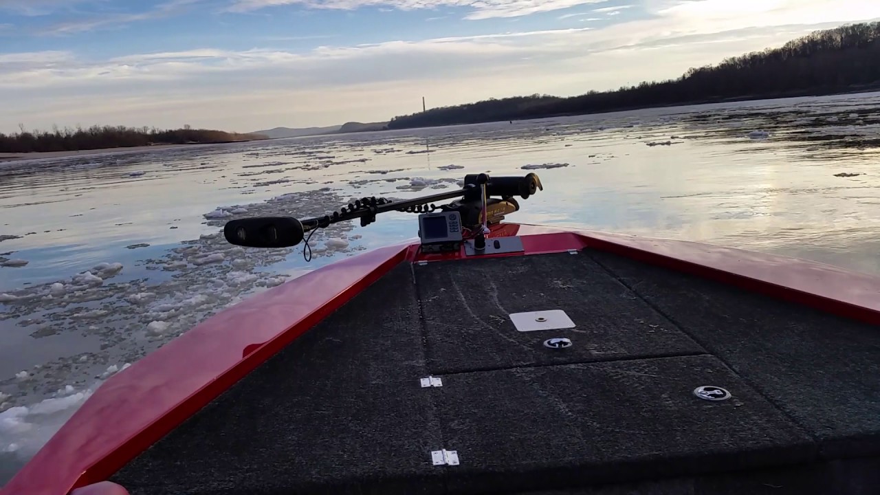 Jet boat jumping ice on the Mississippi river 30+ MPH! YouTube