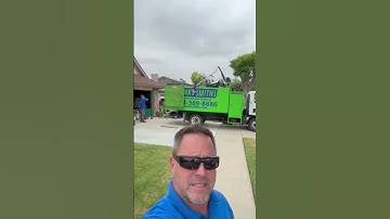 Garage cleanout in Action #declutter #cleanspace