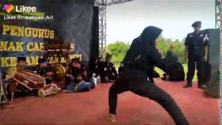 Si Cantik Nomor 2 Lincah Dengan Gerakan #Silatnya !