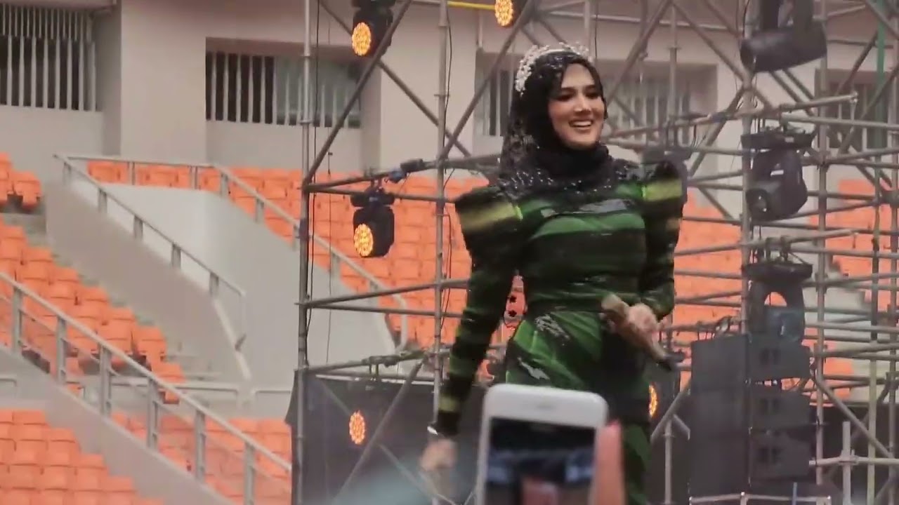 Mulan Jameela - Sakit Minta Ampun Live at Pesta Rakyat Dewa 19 di JIS