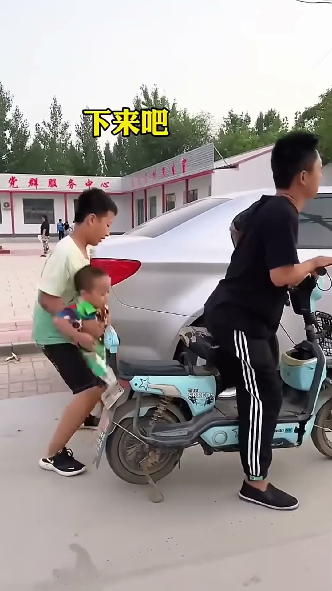 This time I didn't take you with me. Hum  I'll show you. Dad is confused!# Cute baby#Cute# goofy Xi