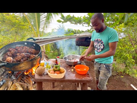 Survival Way Of Living In The Country Side Of Jamaica Outdoor Cooking Rice&peas With Turkey Neck..
