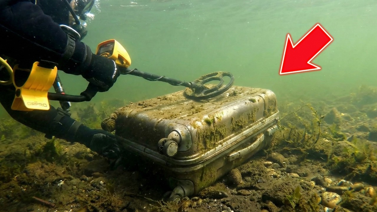 Achei uma MALA LACRADA mergulhando: O que será que tem dentro?