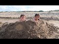 Masal Kum Kalesi Yaptı İçine Saklandı - Elif Öykü and Masal play Hide and Seek Kids made Sand Castle