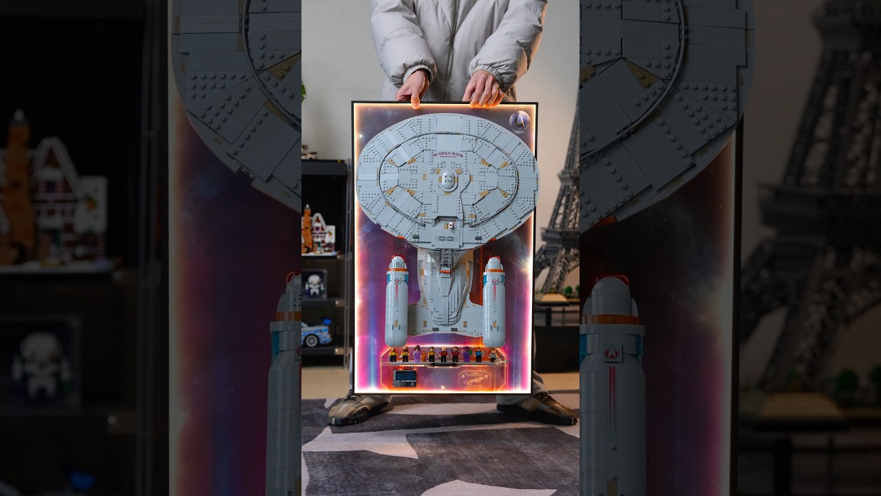 Awesome Display for LEGO Star Trek U.S.S Enterprise!