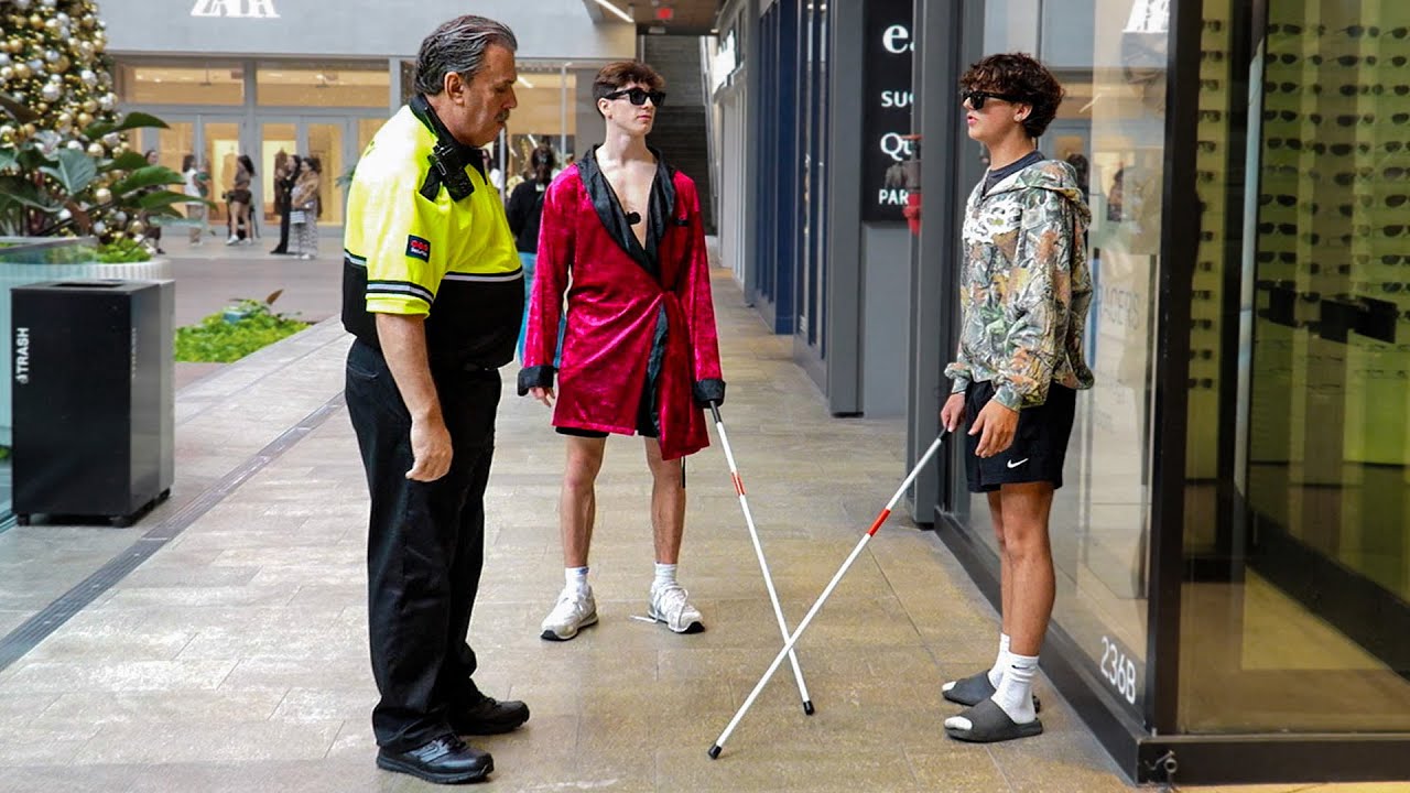 Поддельный розыгрыш со слепым человеком