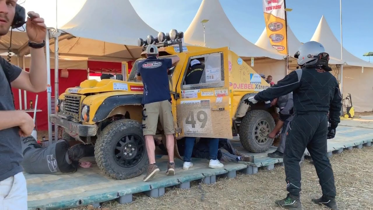 Arrêt au stand Team Raid Endurance