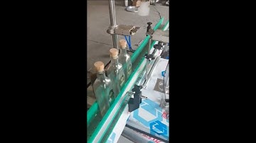 Automatic corking machine