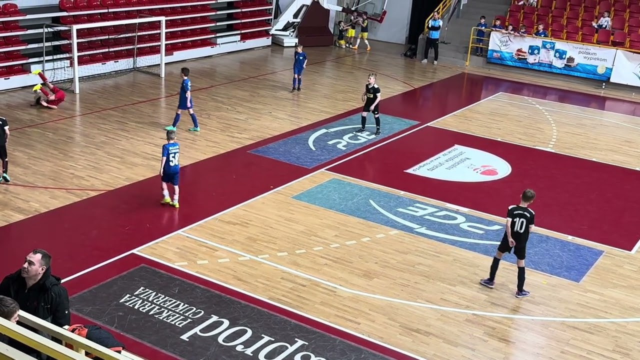 Puchar Prezesa Krajowej Grupy Spożywczej SA Football Arena Szczecin - Błękitni I (3-0)