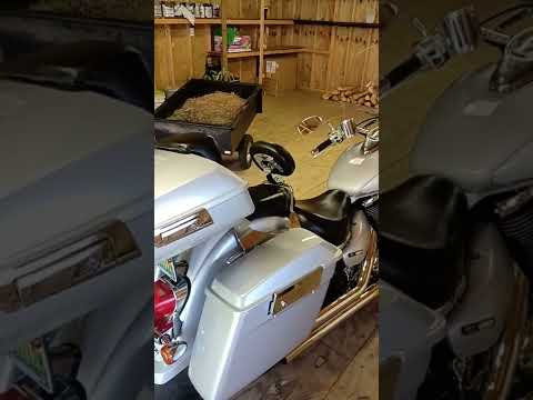 suzuki boulevard c50 vs honda shadow 750