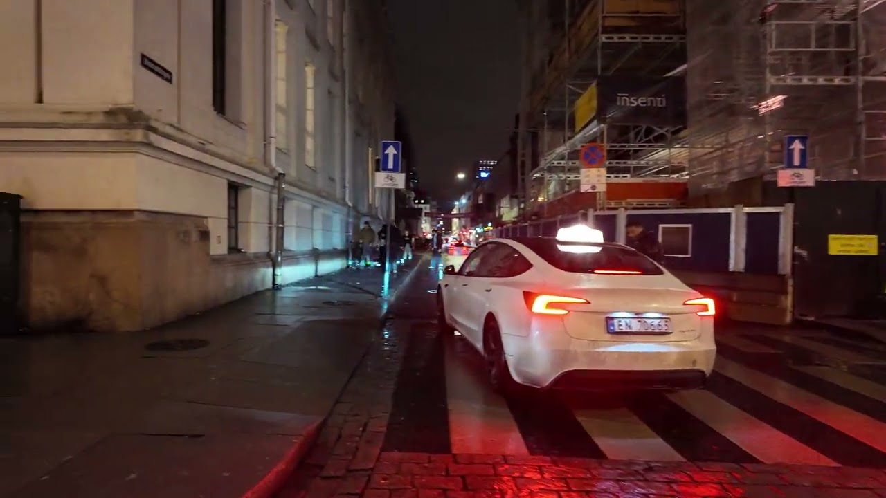 Oslo Nightlife Walk 🇳🇴 Bars, Lights & Rainy City Streets | Norway 4K Night Tour 🇳🇴🇳🇴