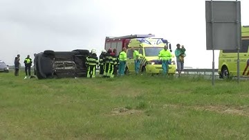 GPTV: Duits gezin slaat over de kop op A31 bij Harlingen
