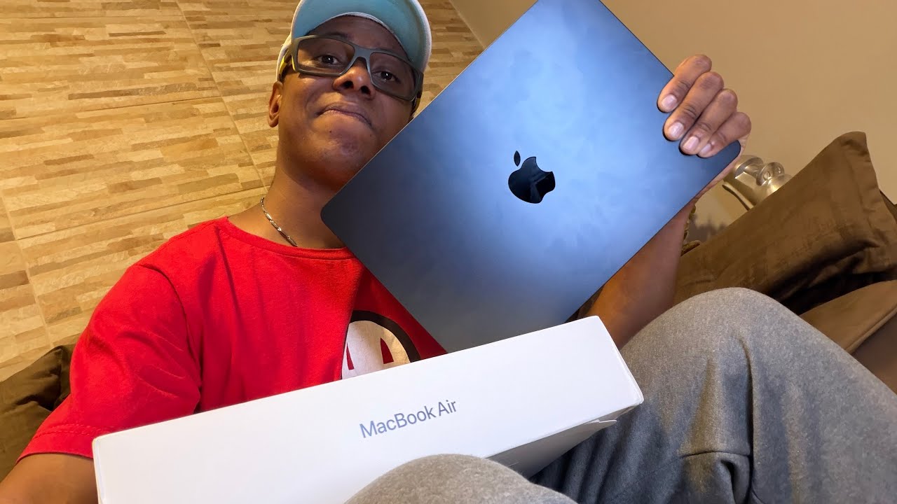 Is the 2022 M2 MacBook Air still worth it in 2026? - YouTube