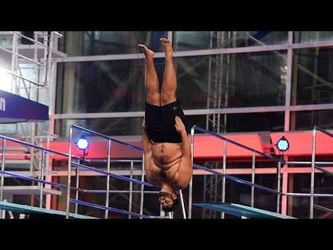 Faisal Kawusi springt überragend! - TV total Turmspringen