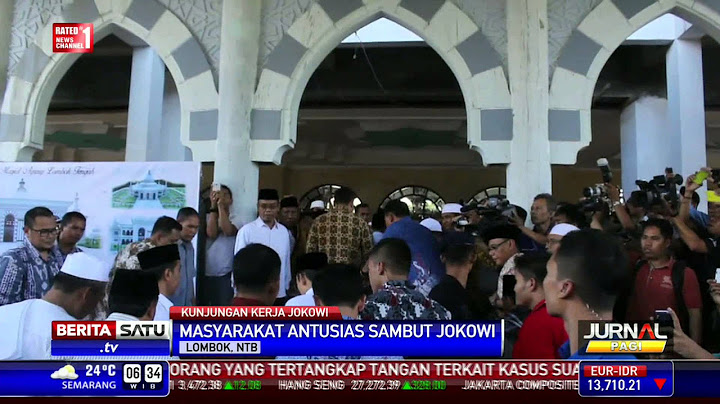 Jokowi Salat Jumat di Masjid Agung Praya