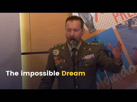 El oficial del Ejército que le canta a Margarita Robles 'The impossible dream'