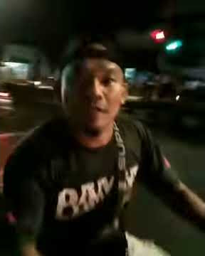 Video pengendara motor di hadang Story WA Viral terbaru lawan Arus