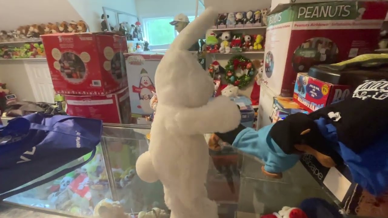Gemmy crazy Shakers bunny, white variant 2011 ￼￼ - YouTube