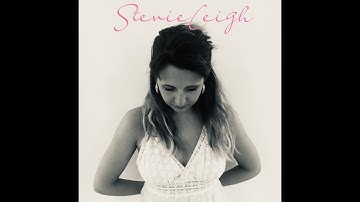 Creating a track with Maschine Mikro MK3 layering vocals, bass, synth and beat making!