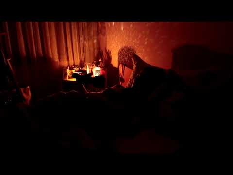 ASMR NO ESCURINHO - TE FAZENDO DORMIR