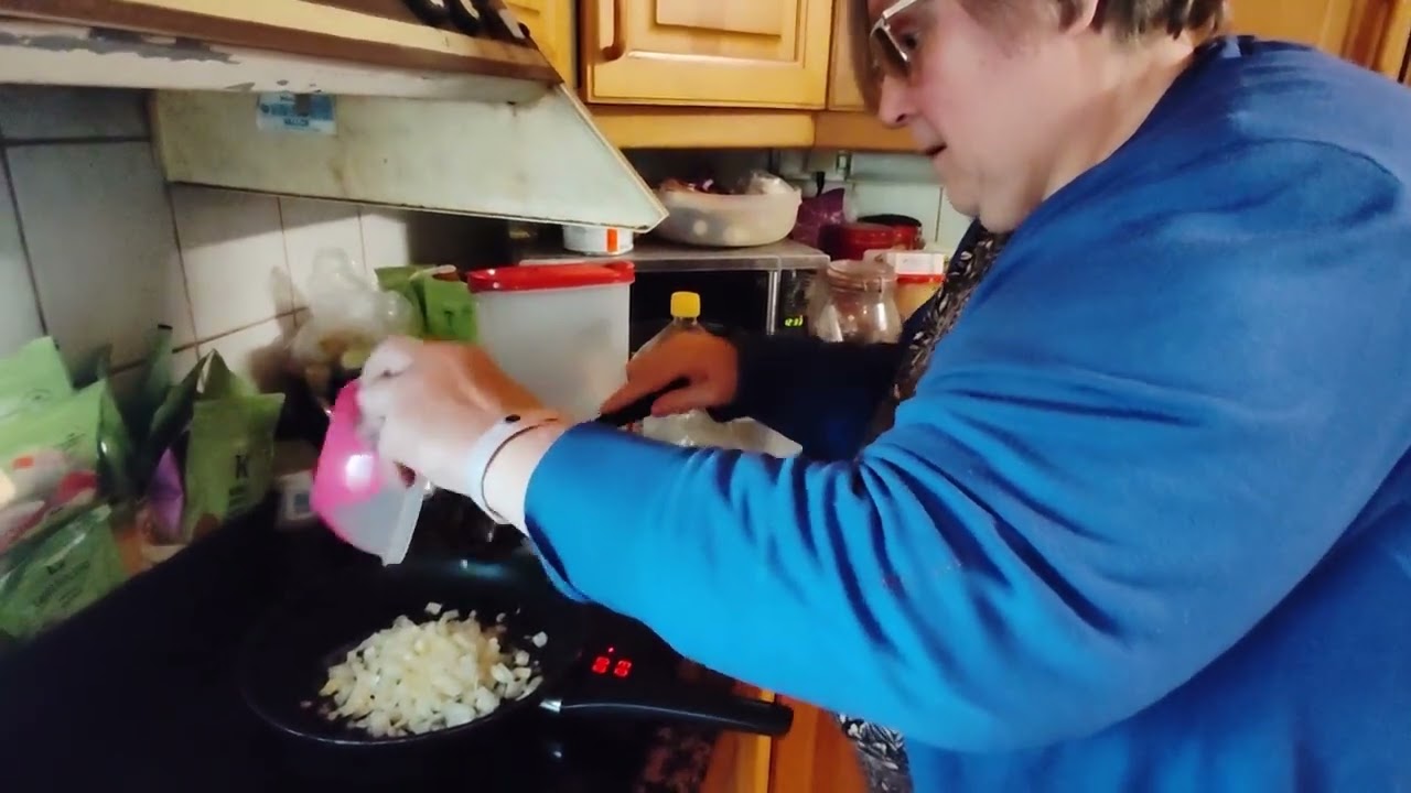 Kausi5; Jakso17: muusipohjaiset suolaiset piirakat; savulohi & papusieni - Tapahtuu mummolassa !