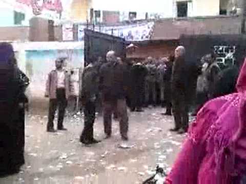 انتخابات مصر 2011 مباشر عالم واحد محافظة الجيزة 15 12 دعاية انتخابية معلقة امام لجنة مدرسة منى الامير بالحوامدية