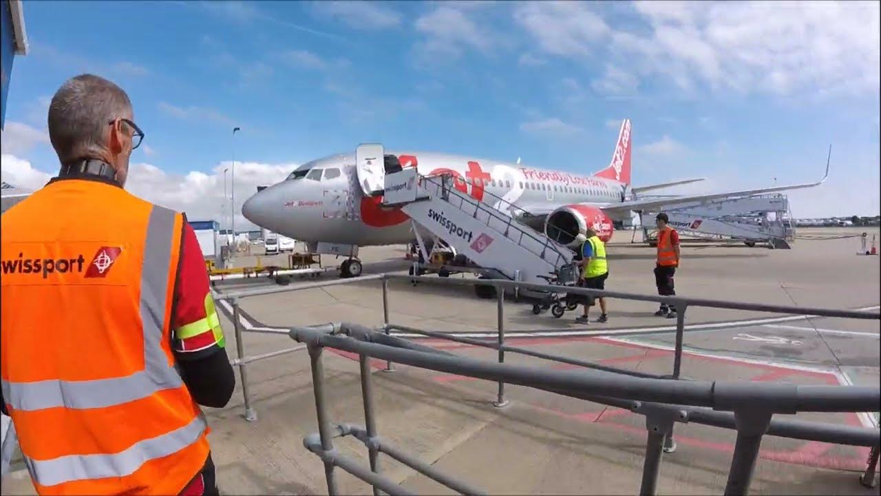 Flight Review: Jet2 LS212 (JER-LBA) - YouTube