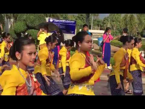 ฟ้อนแห่เทียนพรรษาเลย ปี 62  Beautiful dance on Buddhist Lent Day in Loei Thailand