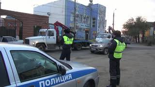 В Астрахани у рынка &quot;Большие Исады&quot; эвакуируют брошенные машины торговцев