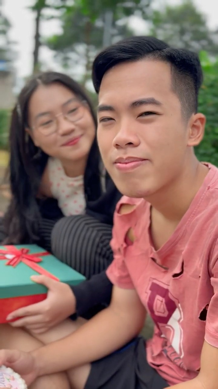 LNS - Ước mơ sinh nhật của cậu bé ăn xin || Poor birthday #shorts