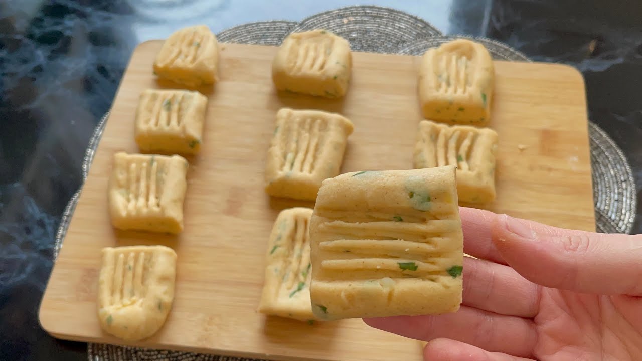 2 patates ve 1 yumurtanız olduğunda. Patatesler böyle yapılır. Hızlı ve kolay tarifi.????