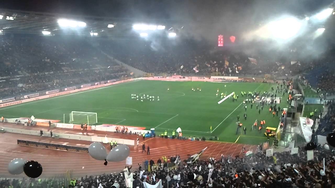 Roma-Juventus ingresso in campo squadre - YouTube