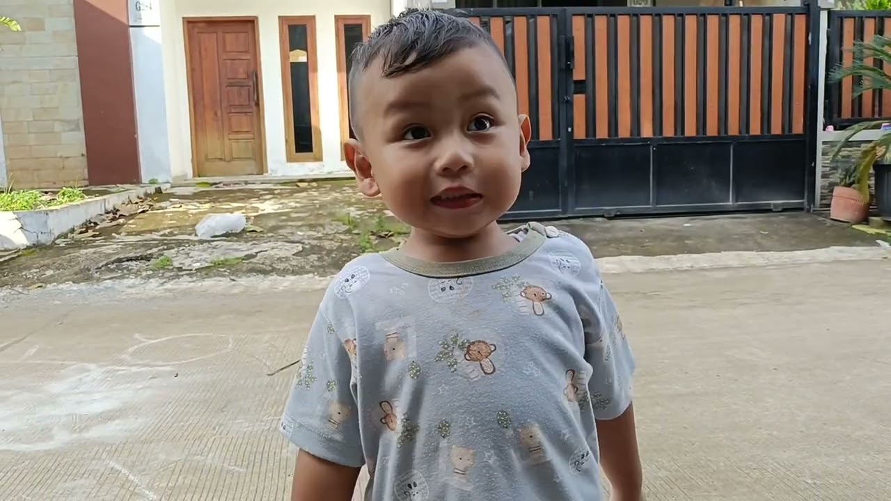 SORE HARI MAIN DIRUMAH - MAHONI 