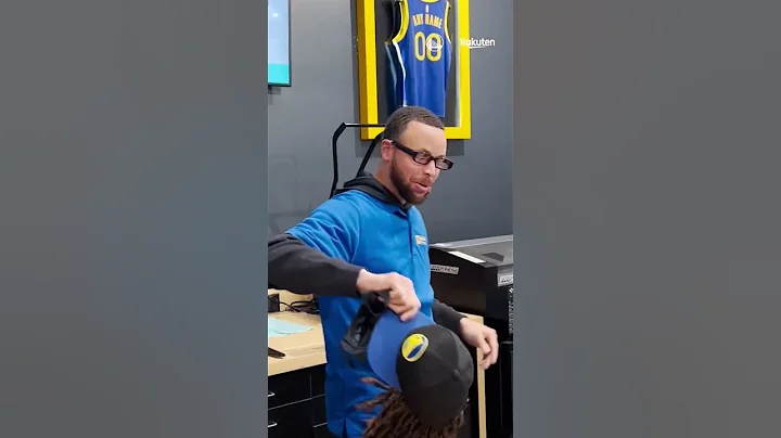 Meet Warriors Shop’s Newest Employee 😂 | #shorts - 天天要闻