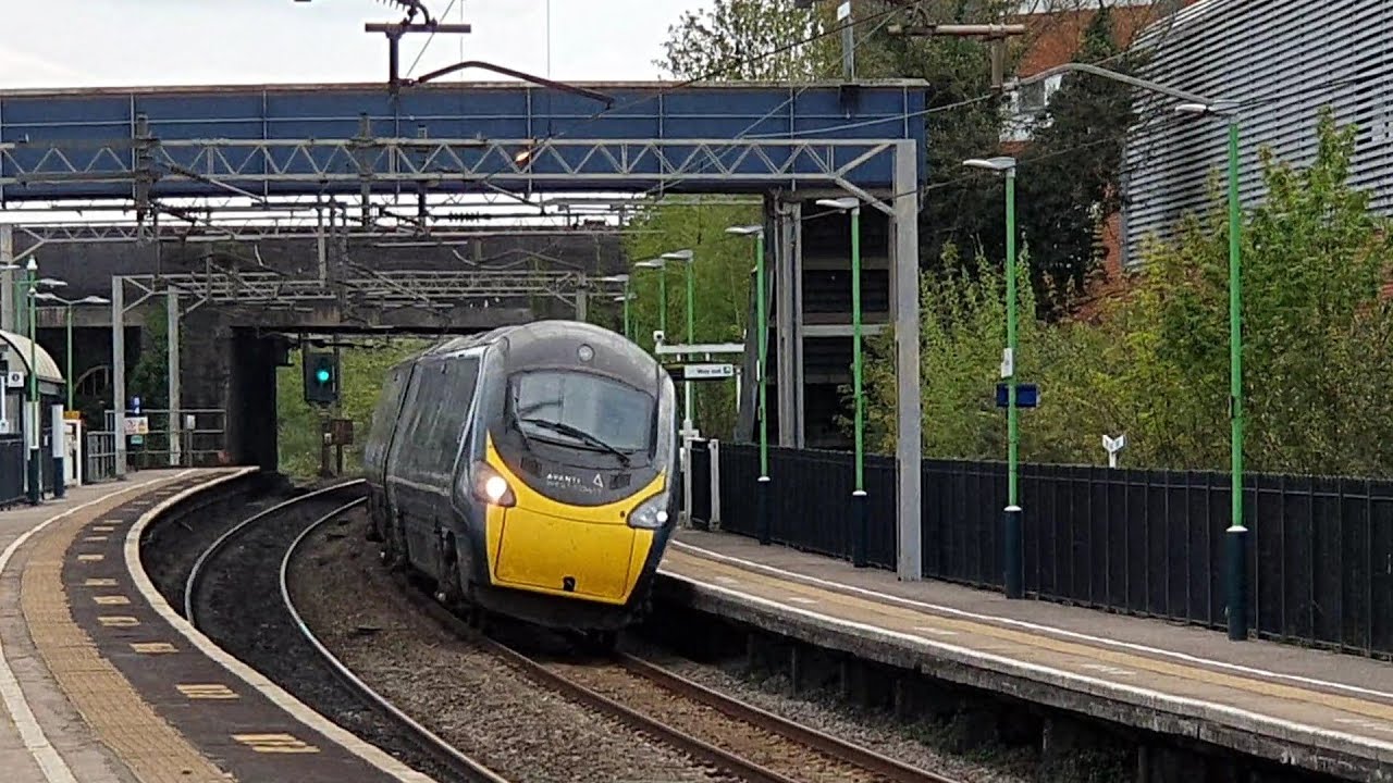 Tilting Trains and plenty of freight at: Wolverton, WCML, 25/04/25