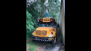 EPISODE 2 : Zoe & Carlos bus conversion !